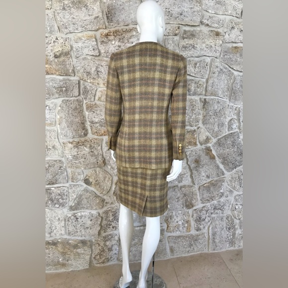 Beautiful Vintage Salvatore Ferragamo 80s 90s Plaid Wool Skirt Suit Gold Buttons - Picture 14 of 16